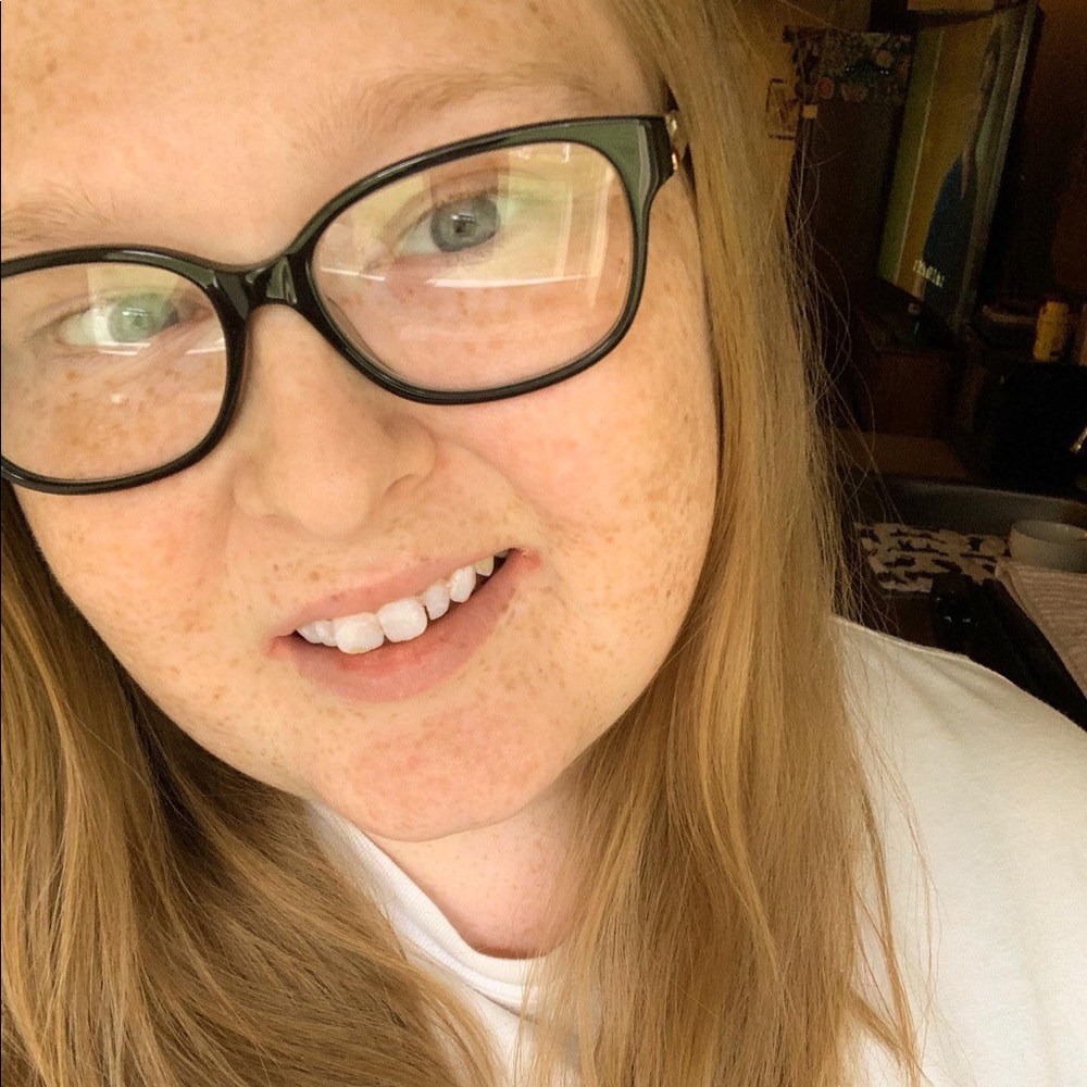 Meet your Posher, Emily